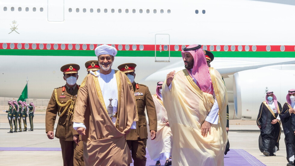 إعلامي عماني يكشف تفاصيل زيارة محمد بن سلمان المرتقبة إلى السلطنة