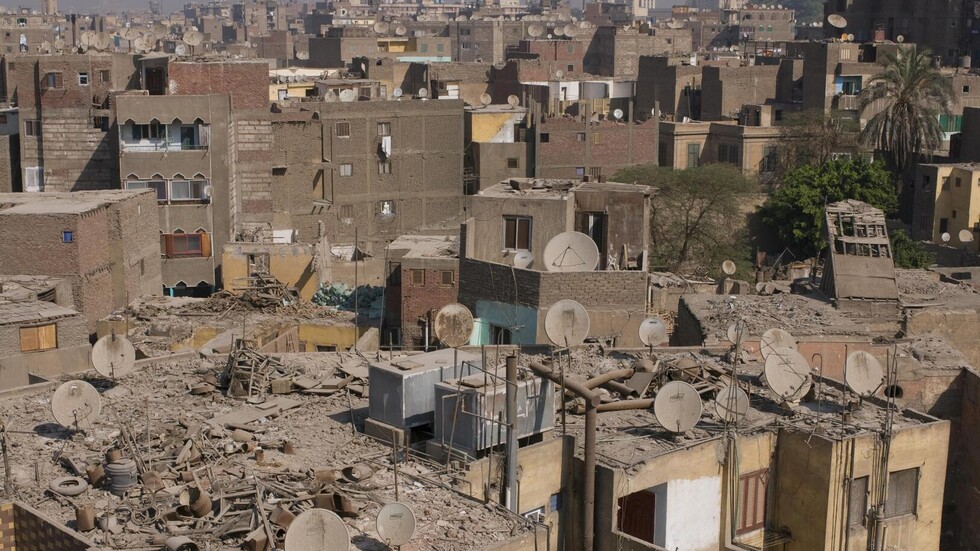 مصر.. القبض على أب عذّب أبناءه الستة