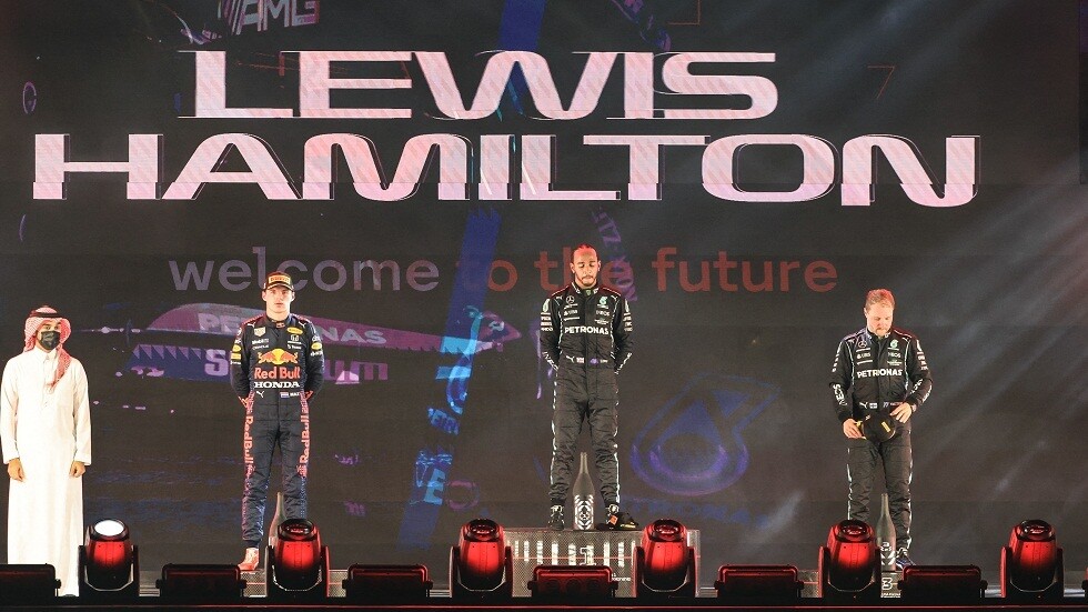 البريطاني هاميلتون يتوج بسباق جائزة السعودية الكبرى للفورمولا واحد (فيديو)