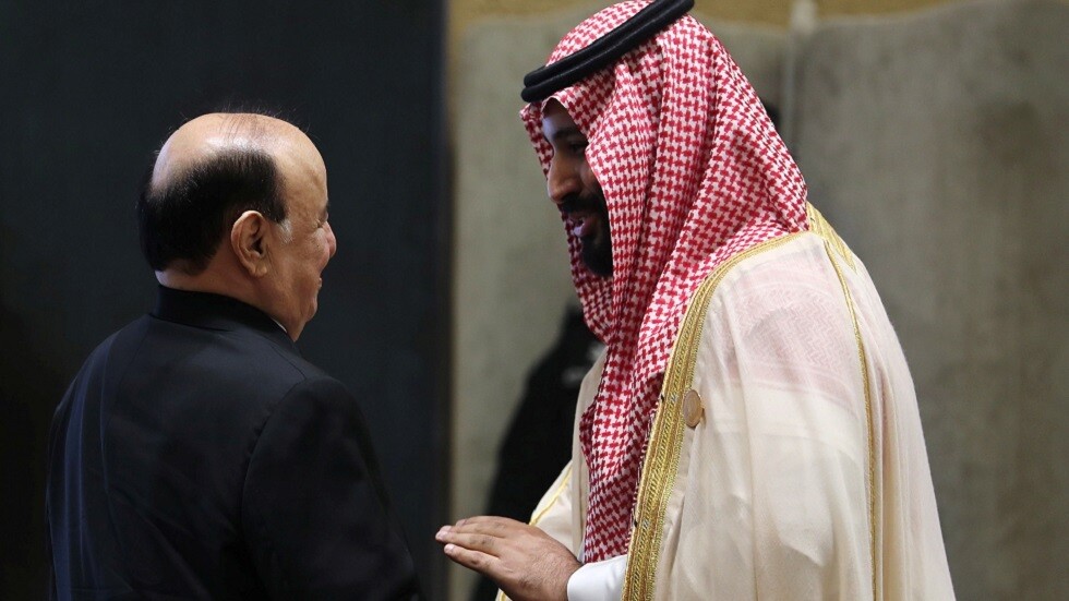 هادي يلتمس دعما عاجلا من السعودية لإنقاذ الاقتصاد مع تصاعد الاحتجاجات الشعبية