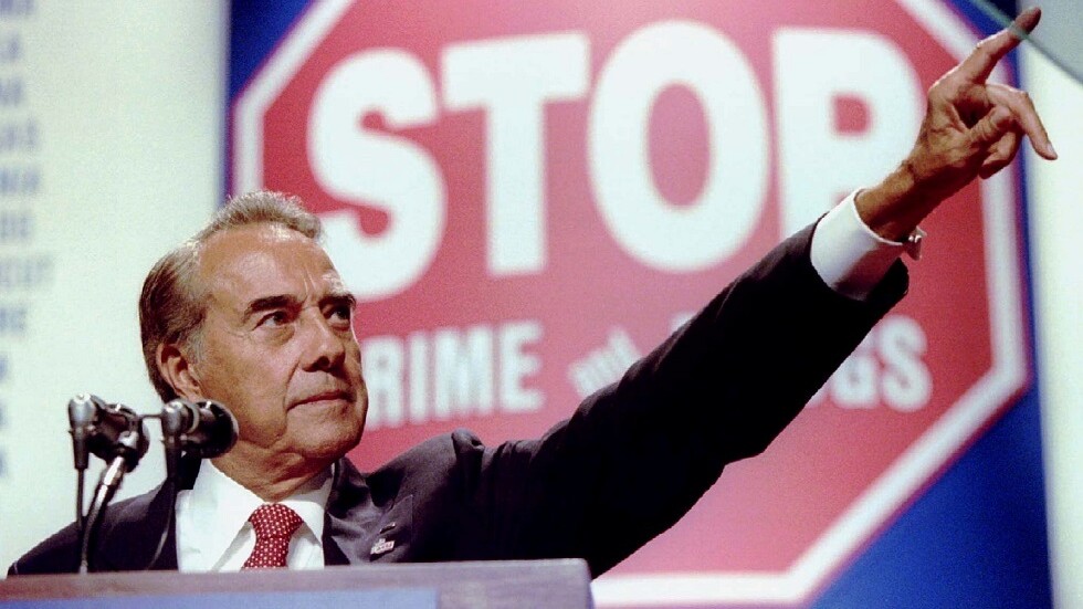 وفاة السيناتور الأمريكي السابق بوب دول