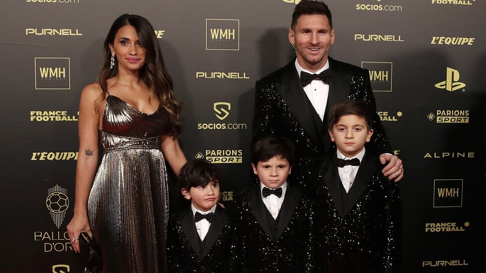 ميسي وأسرته غارقون في الذهب! (صورة)