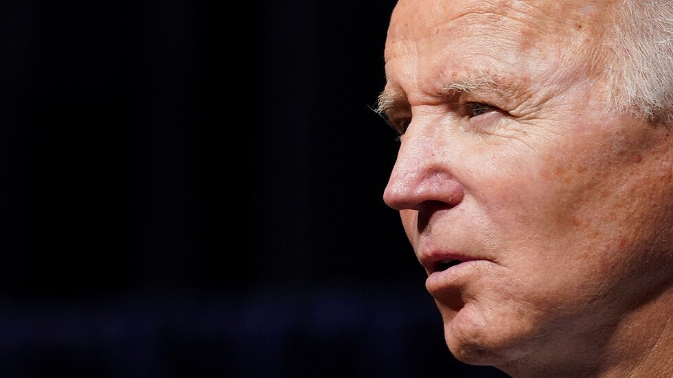 بايدن يعلن الحداد 4 أيام على وفاة السيناتور السابق بوب دول