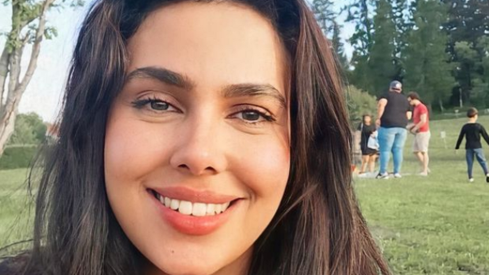 الجزائر.. "يوتيوبر" تحدث ضجة في المطار