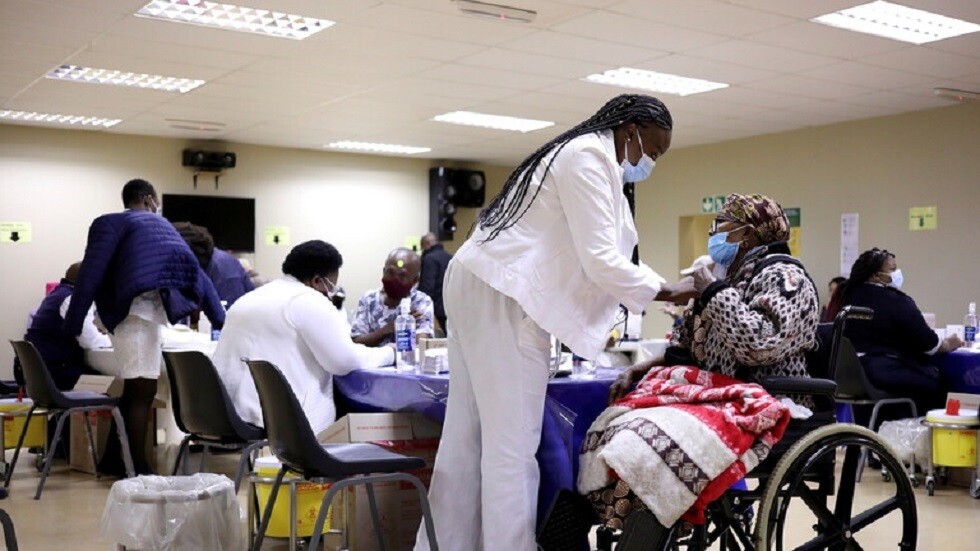 جنوب إفريقيا.. تراجع إصابات كورونا اليومية إلى النصف