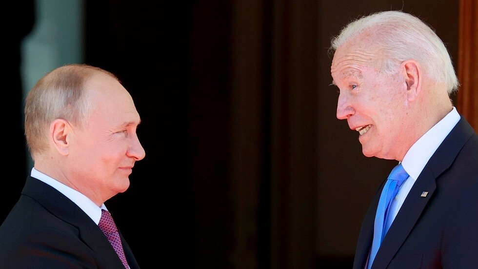 صباح عند بايدن ومساء عند بوتين.. في صالح أي منهما يصب توقيت المحادثة؟