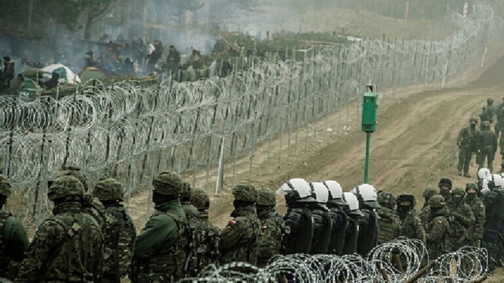 السوريون هم اللاحقون.. إعادة 400 مهاجر عراقي إلى بلادهم من بيلاروس