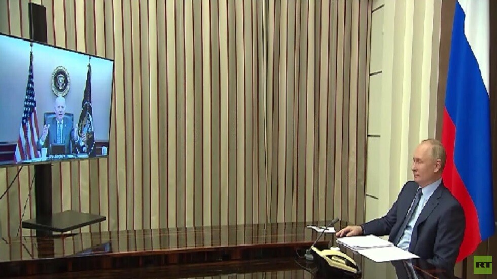 بوتين يطالب بايدن بضمانات بعدم توسع الناتو