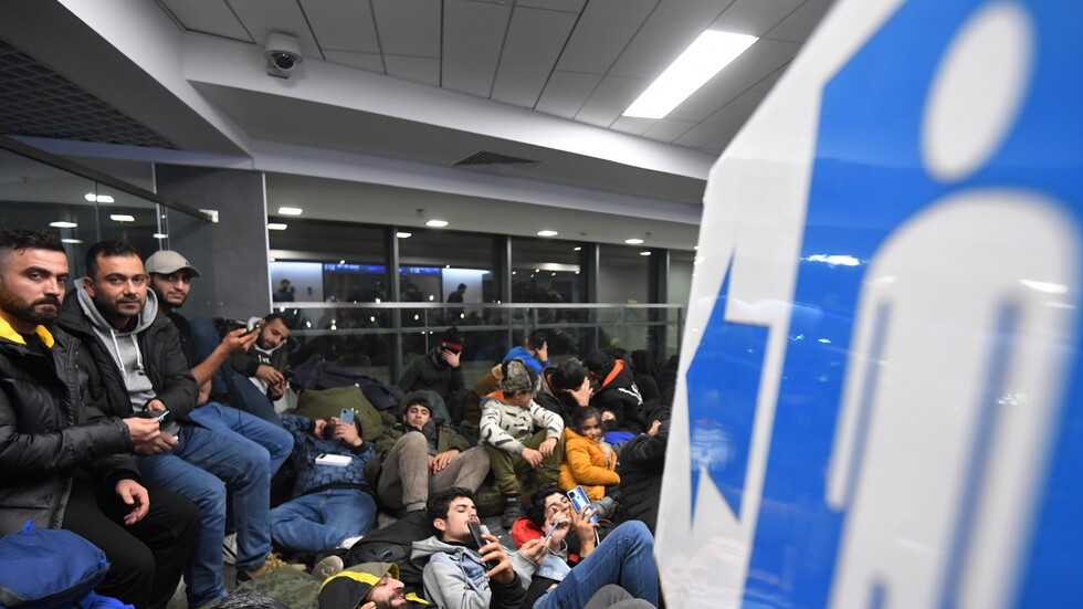 طائرة تابعة لأجنحة الشام تغادر بمهاجرين مينسك متوجهة إلى دمشق