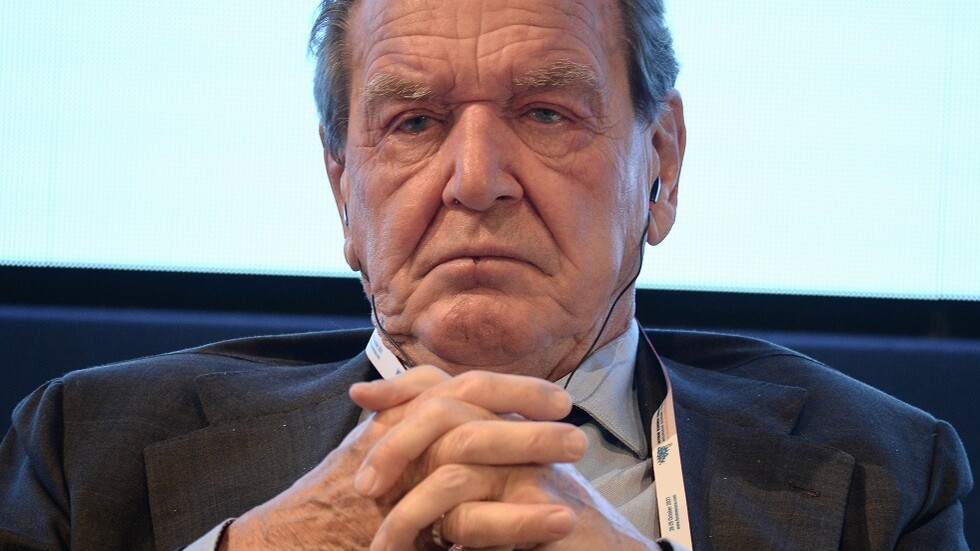 شرودر: لن أنصح شولتس بكيفية التعامل مع بوتين