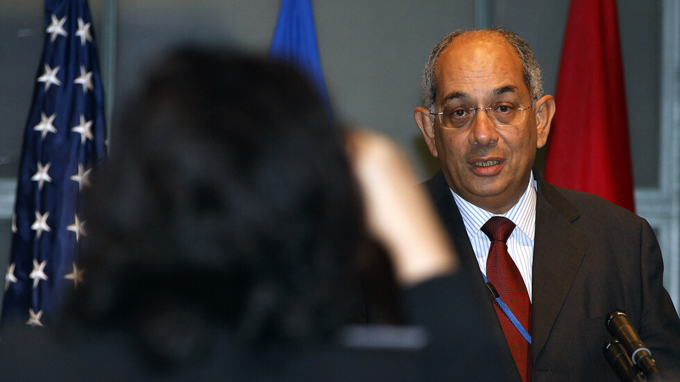 مصر.. تأجيل محاكمة وزير من عهد مبارك