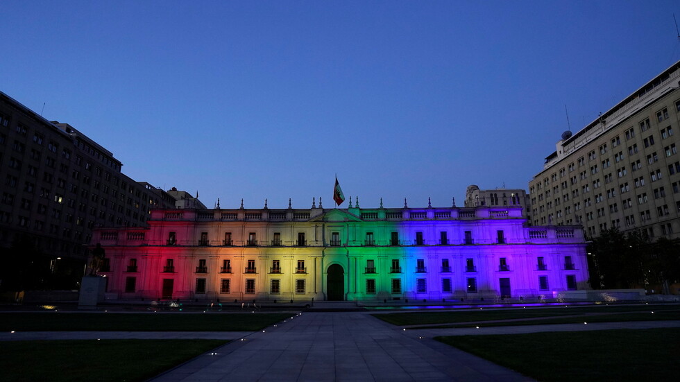 رئيس تشيلي يوقع قانونا حول شرعنة زواج المثليين