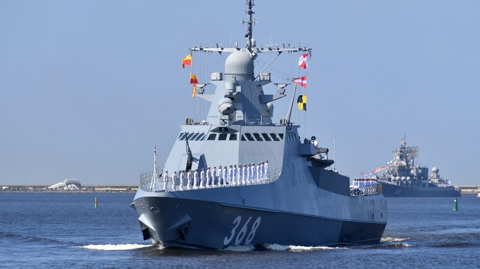 روسيا تختبر أسلحة سفينة عسكرية جديدة