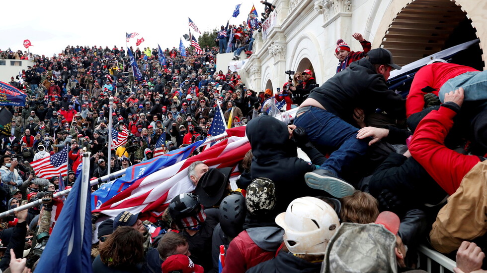 مطلوب في الولايات المتحدة يفر إلى بيلاروس
