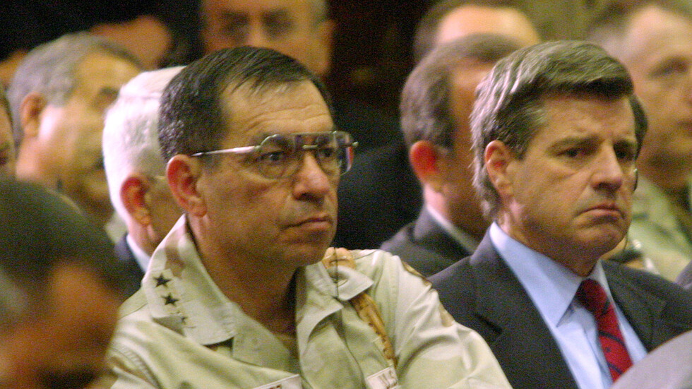 بول بريمر يكشف تفاصيل ليلة أسر الرئيس صدام حسين ويقول: أعدموه بطريقة شنيعة (فيديو)