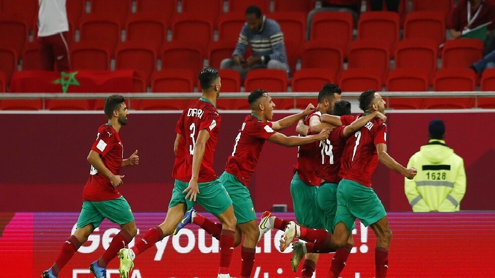 الإعلان عن الطاقم التحكيمي لمباراة المغرب والجزائر