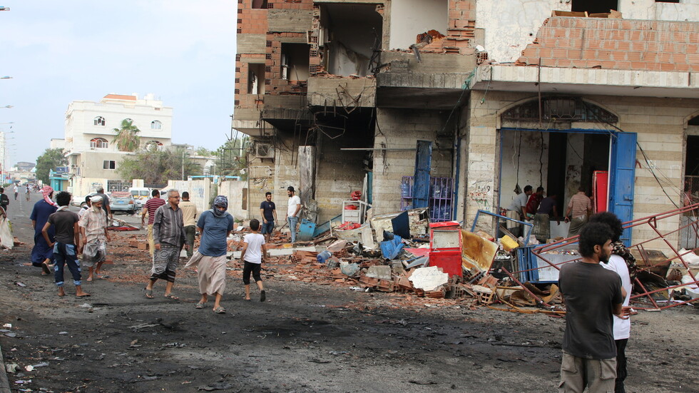 مسلحون يغتالون نجل مدير قسم شرطة في عدن