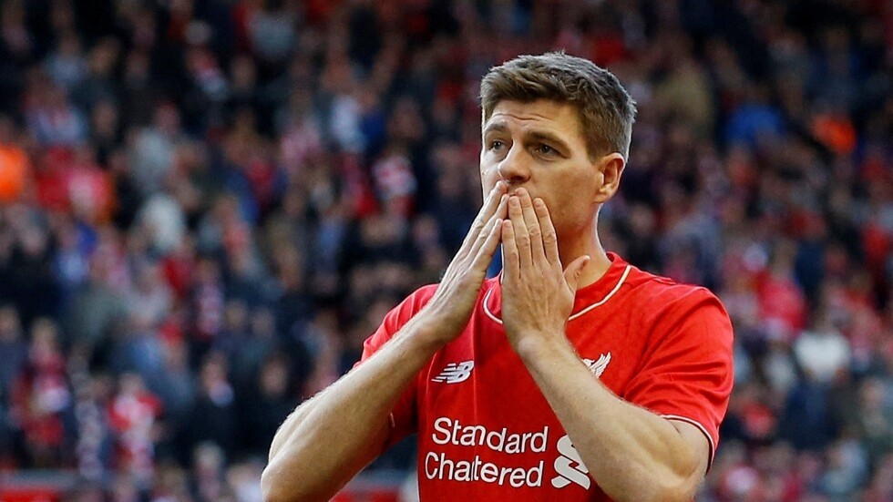 الأسطورة جيرارد ضيفا على فريقه السابق ليفربول