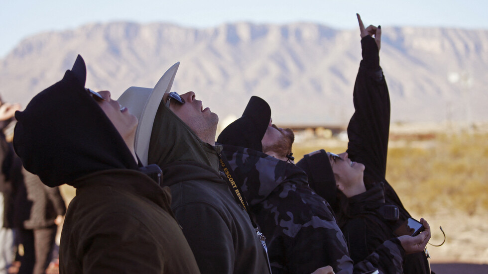 ابنة رائد الفضاء الأمريكي آلان شيبرد تنطلق إلى الفضاء على متن صاروخ 