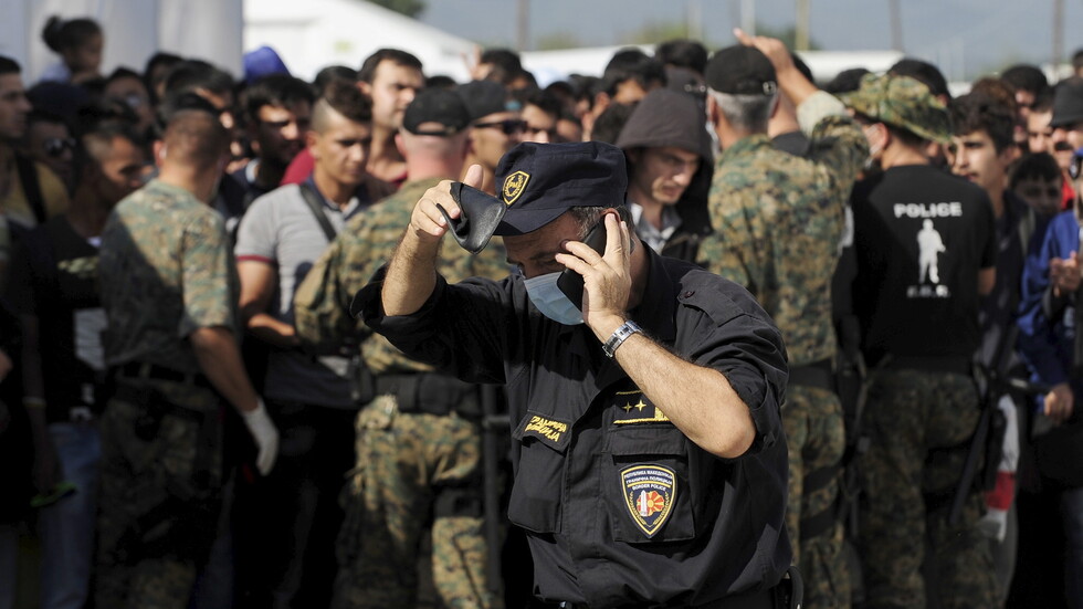 سلطات مقدونيا الشمالية تعثر على 41 مهاجرا في شاحنة وتعتقل السائق