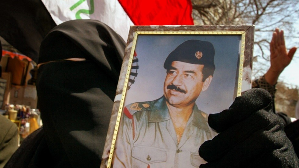 محامي صدام حسين السابق لـRT: ادعاءات بول بريمر بشأن القبض على صدام كاذبة