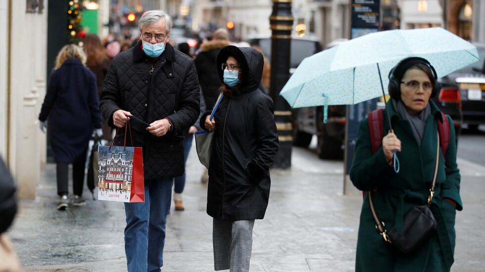 أطباء بريطانيون يتوقعون إصابة 75 ألف شخص بمتحور "أوميكرون"