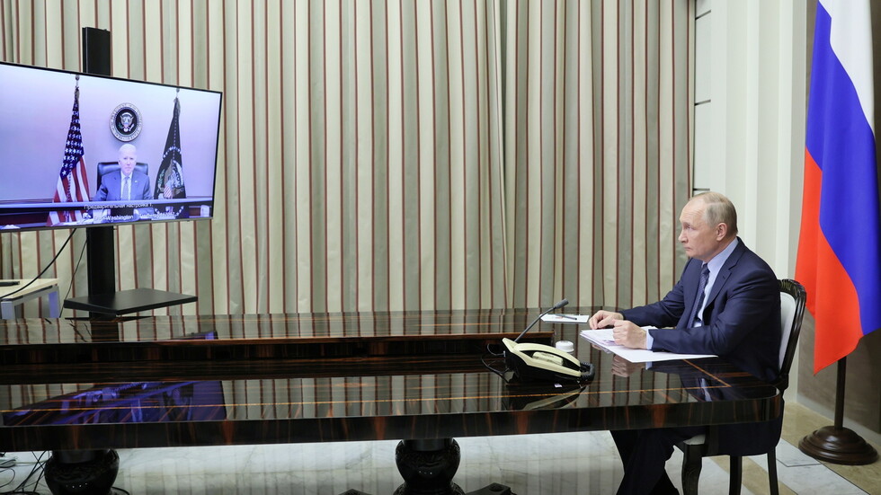 الكرملين: بوتين أكد لبايدن أن القوات الروسية لا تهدد أحدا