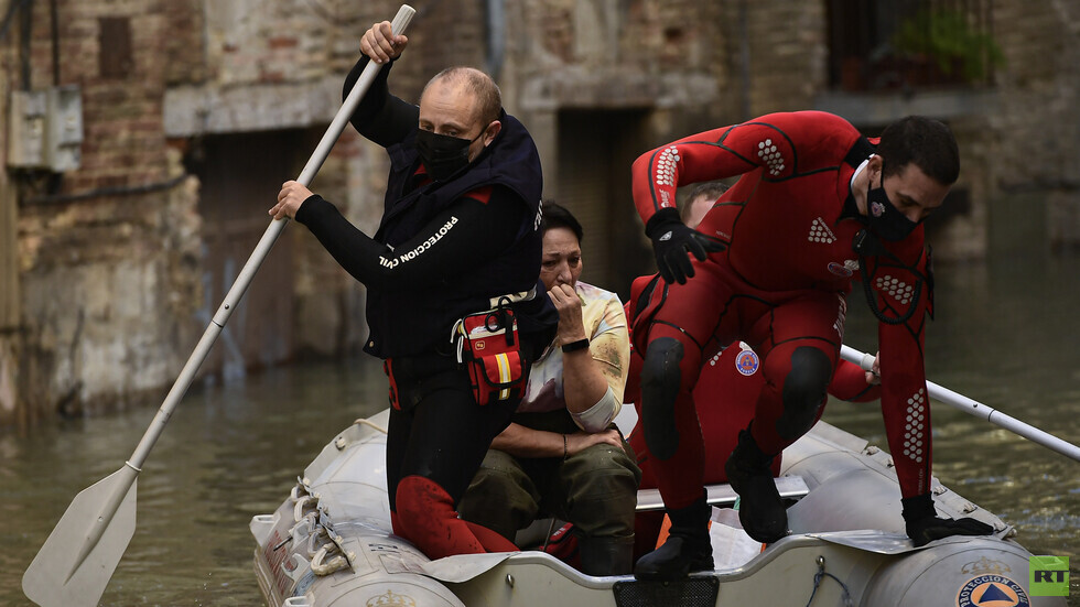 مصرع شخص واحد على الأقل جراء فيضانات عارمة في إسبانيا (صور)