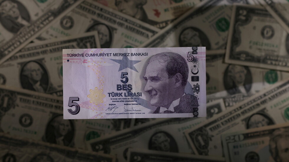 الليرة التركية تهوي إلى مستوى تاريخي جديد