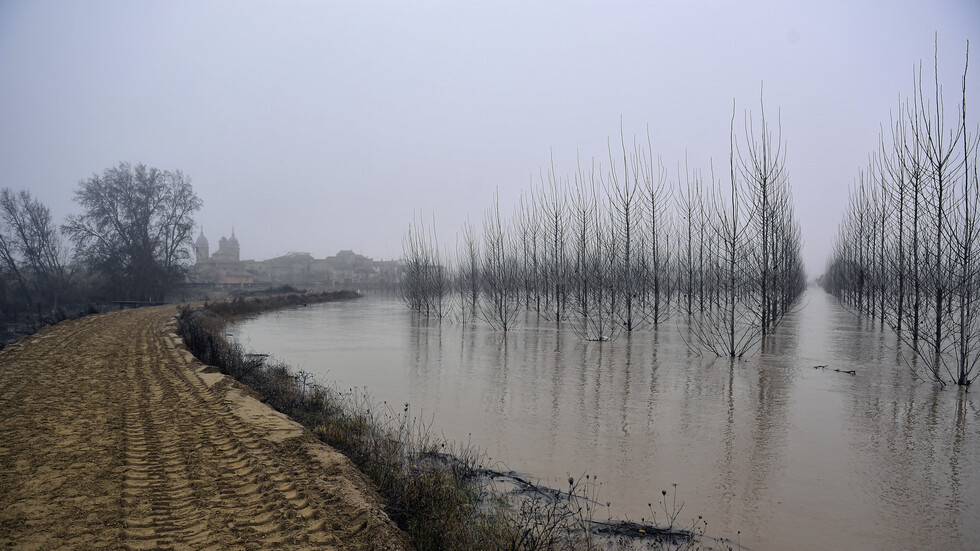 مصرع شخصين وتدمير محاصيل زراعية جراء فيضانات في شمال إسبانيا (صور)