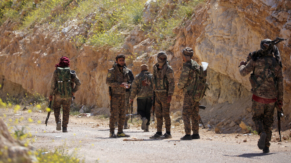 "قسد" تعلن القضاء على 5 عناصر بـ"داعش" في عملية شرق سوريا بالتعاون مع التحالف