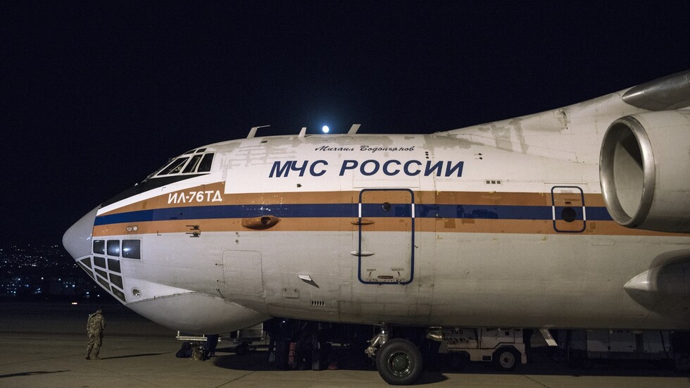 بتوجيه من بوتين.. وصول خبراء روس ومختبر متنقل إلى جنوب إفريقيا لمحاربة "أوميكرون"