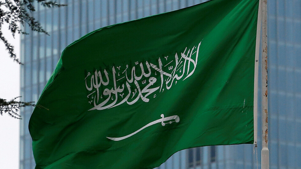 مستشار بالديوان الملكي السعودي يفتي بقضية رجل تزوج دون أن يدري من زوجة أبيه السابقة!