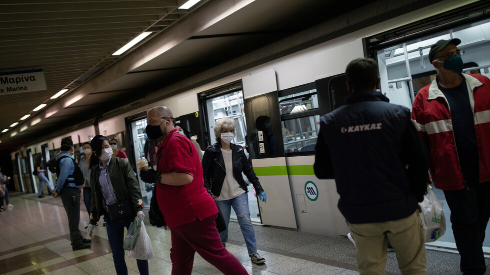 إخلاء أكثر من 40 محطة مترو في أثينا بعد إنذار بوجود قنبلة (فيديو)