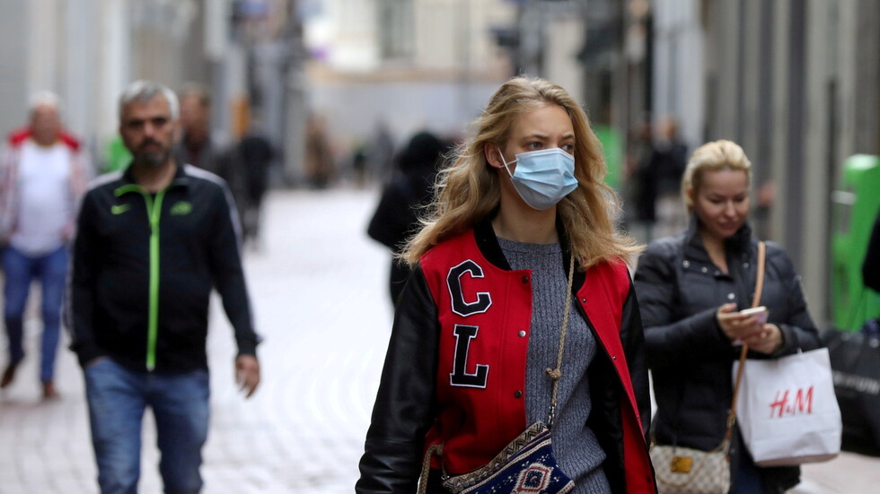 هولندا تمدد الإغلاق لكبح كوفيد وتبدأ عطلات المدارس مبكرا