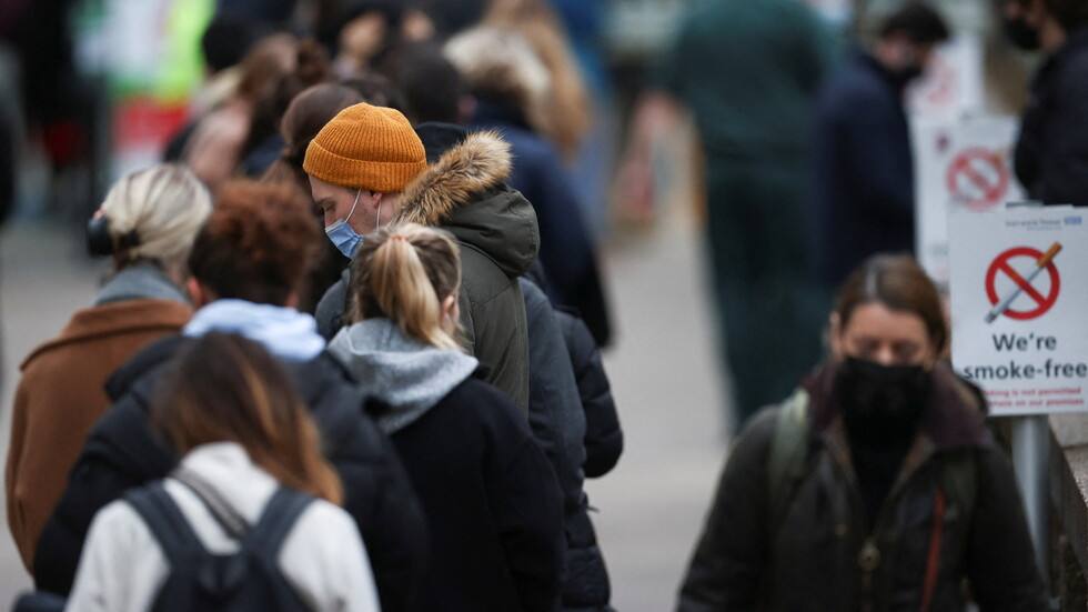 كورونا.. عالم بريطاني يتوقع دخول 2000 شخص يوميا إلى المستشفيات ببريطانيا