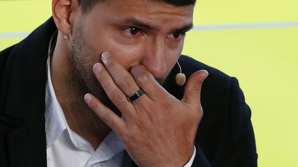 بالدموع سيرخيو أغويرو يعلن اعتزاله (فيديو)