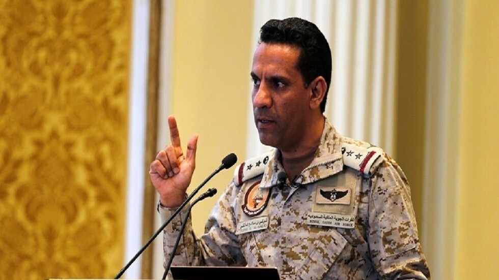 التحالف العربي يعلن سقوط قذيفة صاروخية بالمنطقة الصناعية في جازان أطلقها الحوثيون من اليمن (صور)