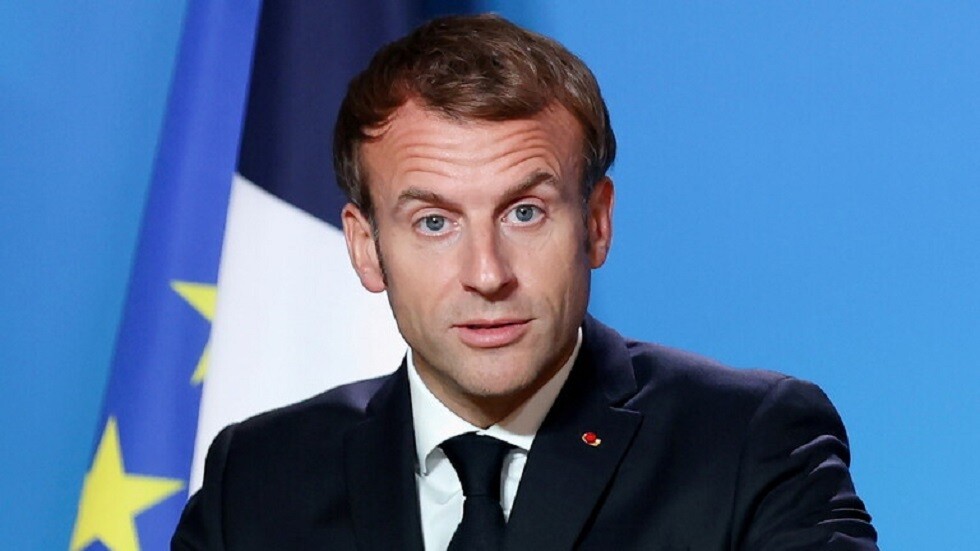 ماكرون: التطعيم ضد كورونا قد يصبح إلزاميا في فرنسا