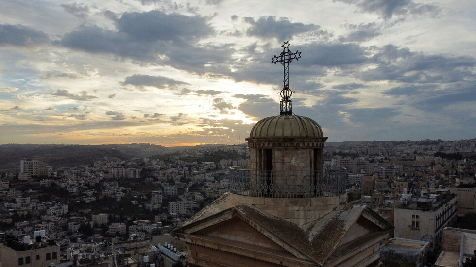 مسؤولون كنسيون في الأراضي المقدسة يتهمون السلطات الإسرائيلية بـ