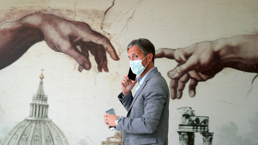 الصحة العالمية تشير إلى تضاعف أعداد المصابين بـ "أوميكرون" ولا تستبعد احتمال ارتفاع معدل الوفيات