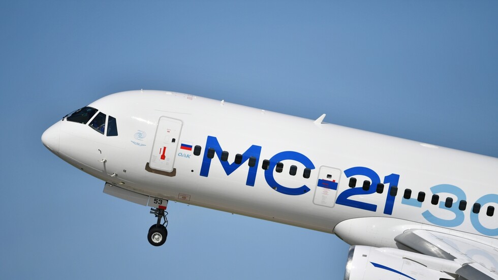 طائرة الركاب الروسية الجديدة "إم إس – 21- 300"  تقوم بنجاح بأول رحلة تجريبية طويلة المدى