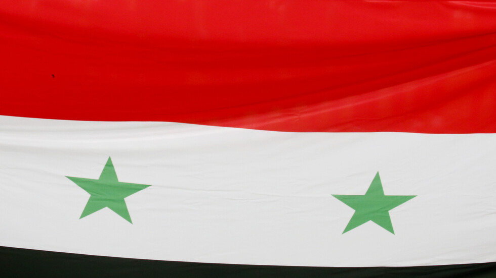 "سانا": أهالي  قريتي الدمخية وأبو ذويل بريف القامشلي يعترضون رتلا عسكريا أمريكيا