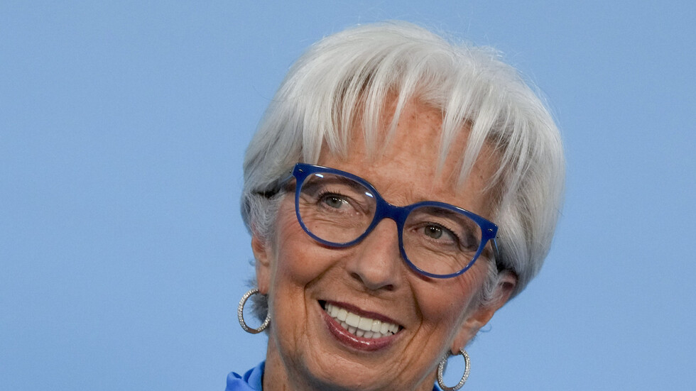 المركزي الأوروبي يخفض دعم الجائحة تدريجيا بسبب "أوميكرون"