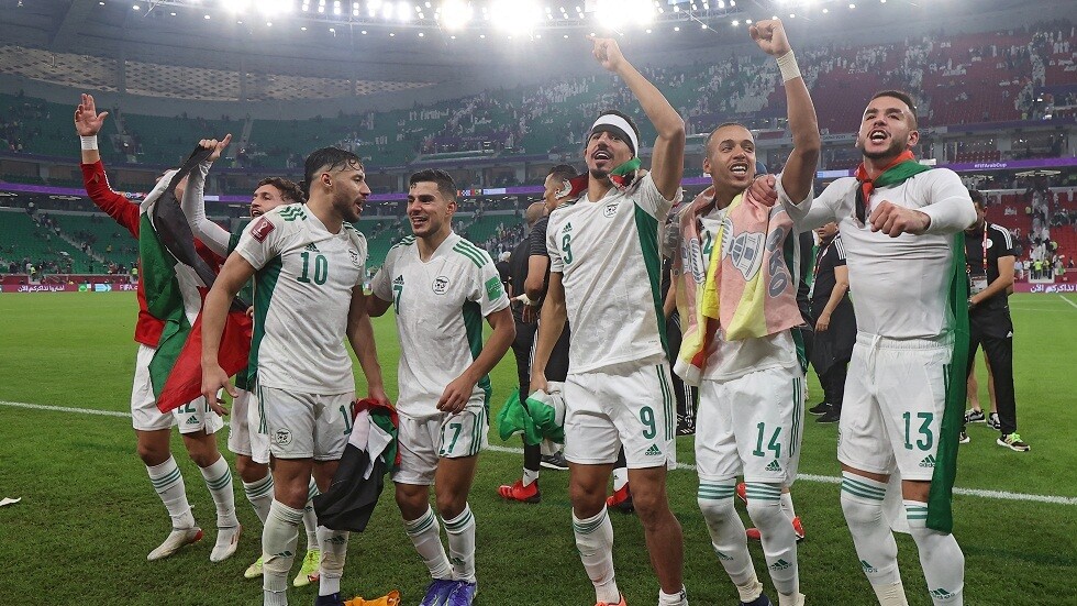 محرز وبن ناصر يهنئان "محاربي الصحراء" على التأهل إلى نهائي كأس العرب