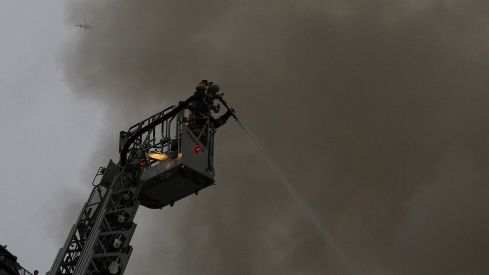 أكثر من 20 قتيلا جراء حريق داخل مبنى مكاتب في أوساكا اليابانية