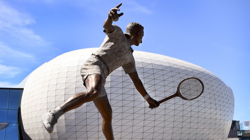 أستراليا المفتوحة للتنس ستنظر في إعفاء بعض اللاعبين من شرط التلقيح