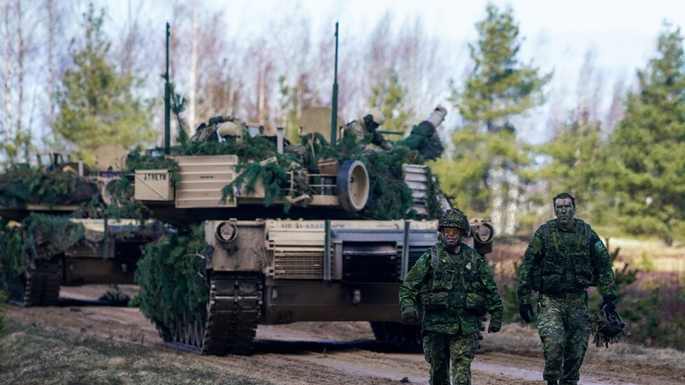 خبير أمريكي: روسيا تسعى للسلام ويجب وقف توريد الأسلحة الأمريكية لأوكرانيا