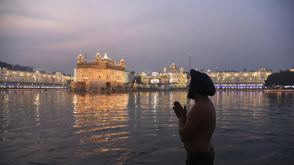 ضرب رجل هندي حتى الموت داخل معبد تاريخي للسيخ (فيديو)