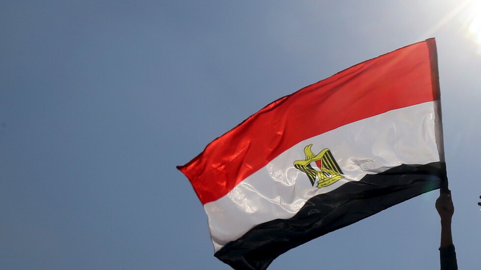 بالصور.. السلطات المصرية تضبط مصنعا ينتج الجبن من معجون حوائط !